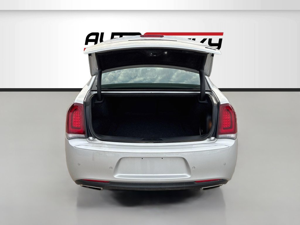 Used 2022 Chrysler 300 Touring L w/ Popular Equipment Group RWD image 26