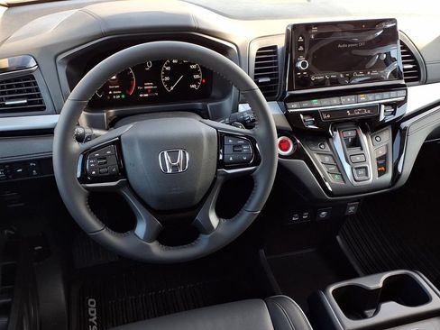 New 2026 Honda Odyssey Touring image 13