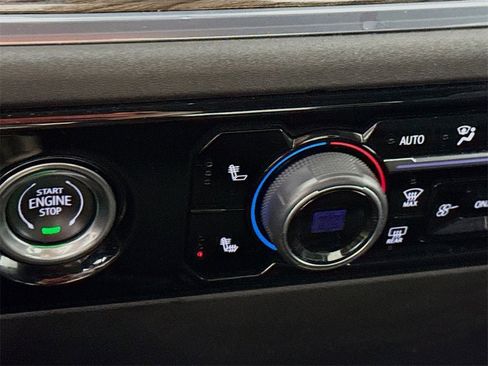 Used 2024 Chevrolet Silverado 1500 LT image 14