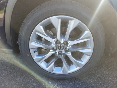 Used 2020 Toyota Highlander Limited FWD image 9