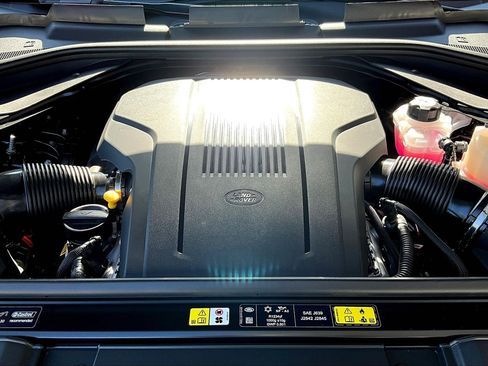 New 2025 Land Rover Range Rover Long Wheelbase SE image 10