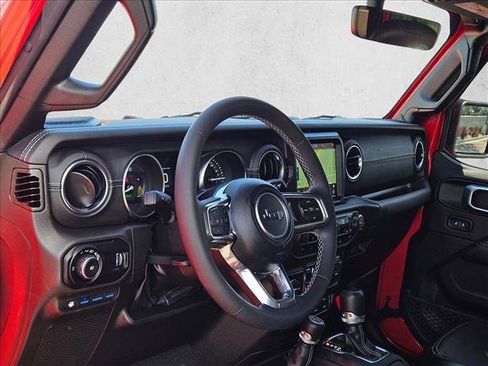 Used 2023 Jeep Wrangler Unlimited Sahara AWD/4WD image 10
