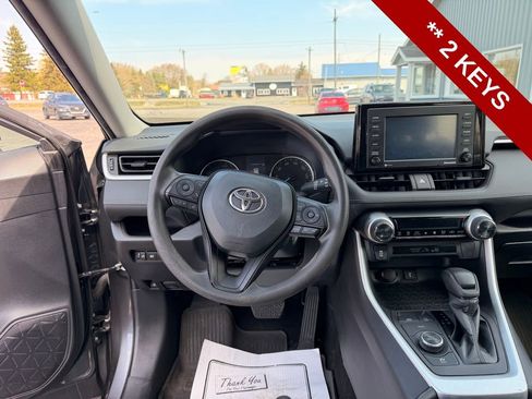Used 2022 Toyota RAV4 LE image 16