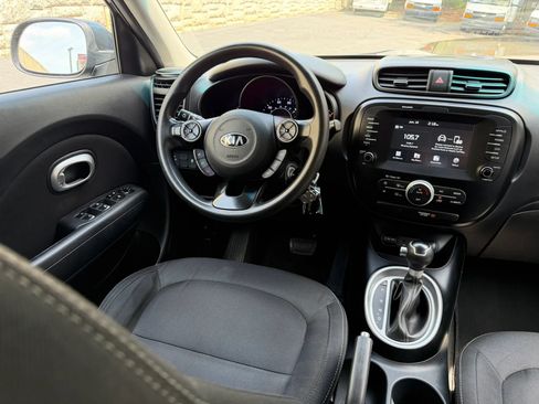 Used 2018 Kia Soul + FWD image 13