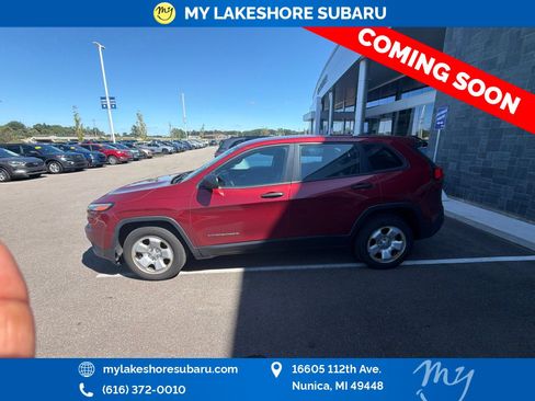 Used 2016 Jeep Cherokee Sport FWD image 4