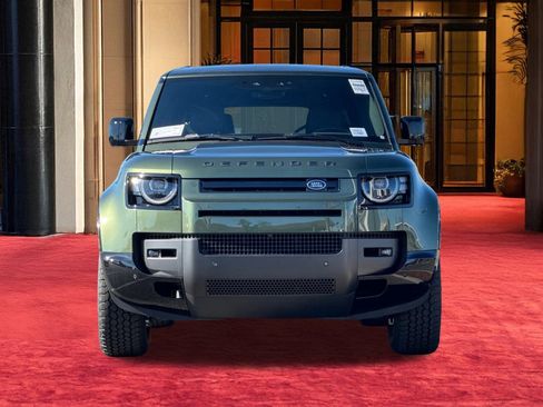 New 2026 Land Rover Defender 130 X-Dynamic SE image 7