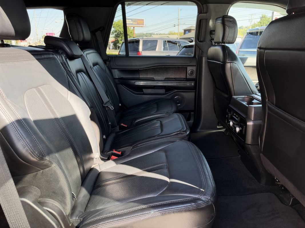 Used 2019 Ford Expedition Limited w/ Driver Assistance Package RWD image 17