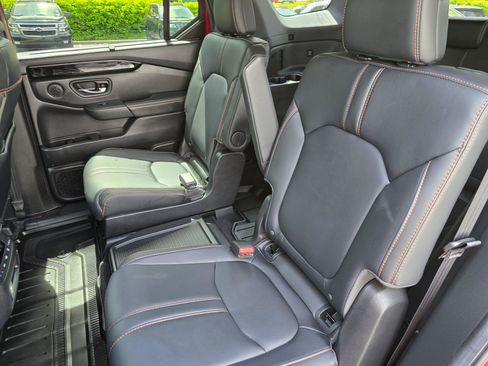 Used 2025 Honda Pilot TrailSport image 19