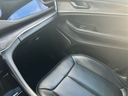 Used 2023 Jeep Grand Cherokee 30th Anniversary image 37