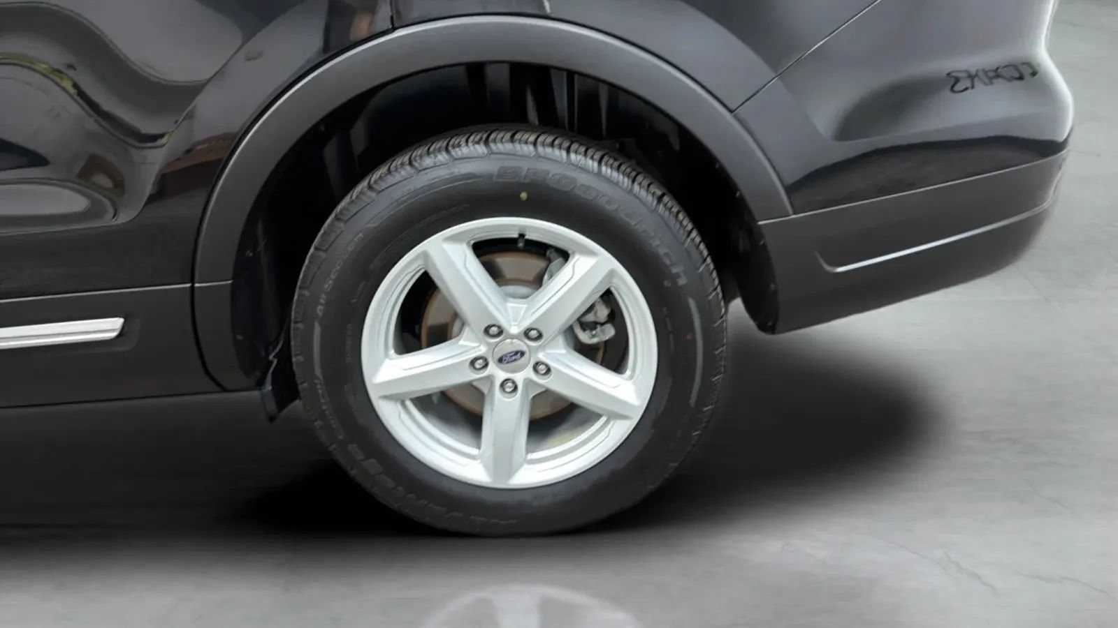 Used 2018 Ford Explorer XLT w/ Equipment Group 201A FWD image 28