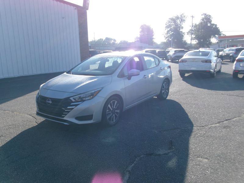 Used 2025 Nissan Versa SV FWD image 1