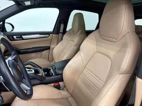 Used 2022 Porsche Cayenne Platinum Edition AWD/4WD image 5