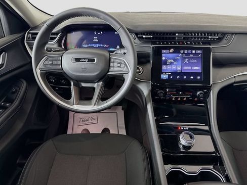 Used 2023 Jeep Grand Cherokee Laredo AWD/4WD image 20
