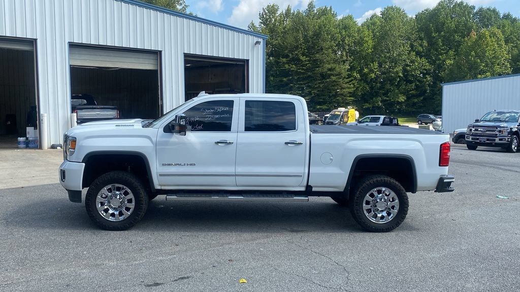 Used 2019 GMC Sierra 2500 Denali w/ Duramax Plus Package AWD/4WD image 8