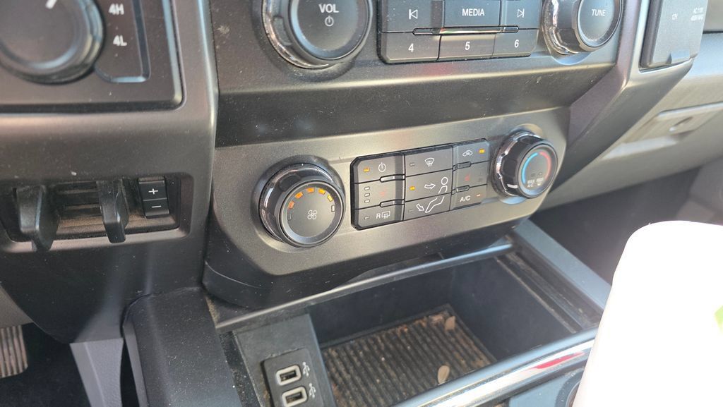 Used 2019 Ford F250 XLT w/ XLT Premium Package AWD/4WD image 19
