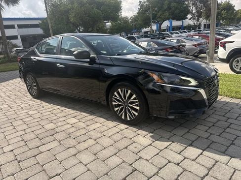 Used 2025 Nissan Altima 2.5 SV FWD image 16