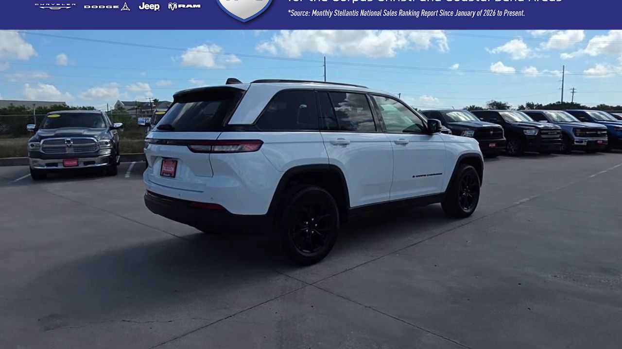 Used 2024 Jeep Grand Cherokee Laredo RWD image 8
