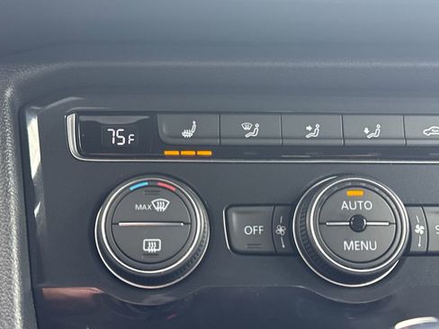 Used 2020 Volkswagen Tiguan SE image 29