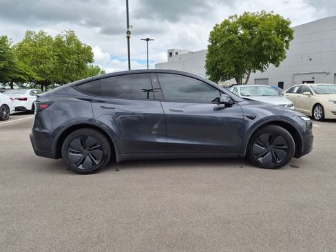 Used 2026 Tesla Model Y AWD image 4