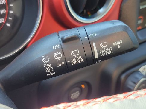Used 2019 Jeep Wrangler Unlimited Rubicon AWD/4WD image 16