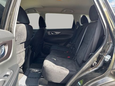 Used 2016 Nissan Rogue SV image 17
