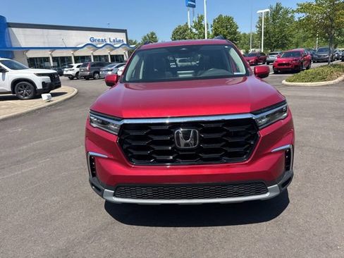 Used 2025 Honda Pilot Touring image 3
