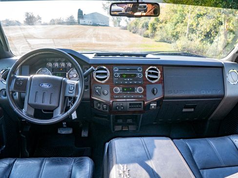 Used 2009 Ford F250 Lariat image 14