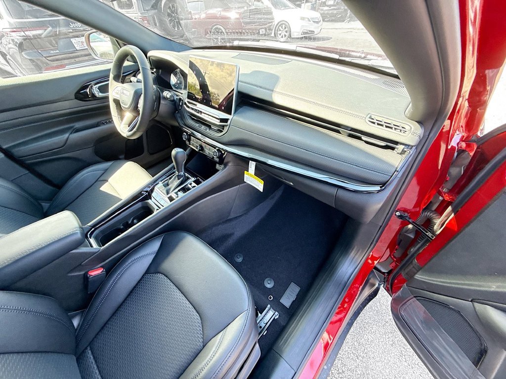 New 2026 Jeep Compass Latitude AWD/4WD image 31