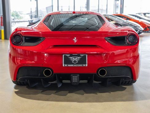 Used 2018 Ferrari 488 GTB RWD image 5