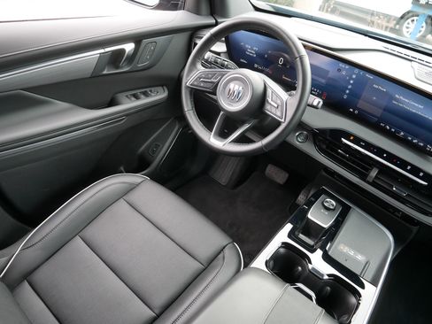 Certified 2025 Buick Enclave Preferred image 9