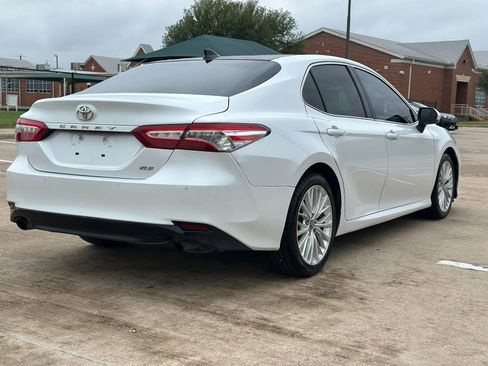 Used 2018 Toyota Camry XLE image 5