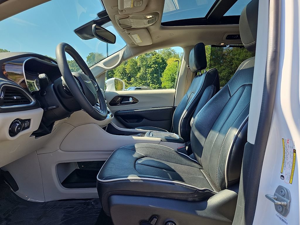 Used 2022 Chrysler Pacifica Limited FWD image 15