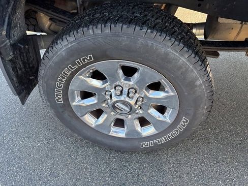 Used 2017 Ford F250 Lariat w/ Chrome Package image 10