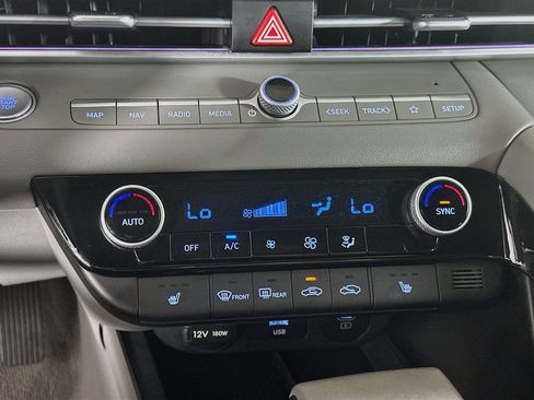 Used 2025 Hyundai Elantra SEL FWD image 24
