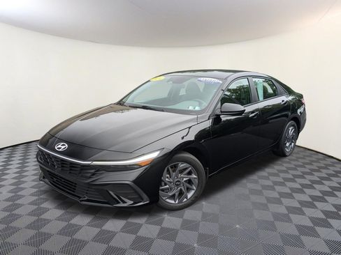 Certified 2024 Hyundai Elantra SEL FWD image 1