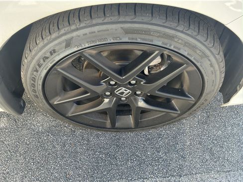 Used 2025 Honda Civic Sport image 10