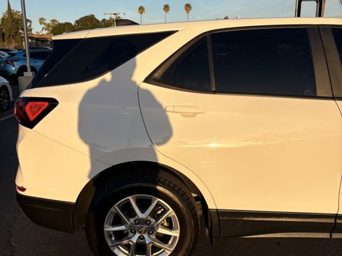 Used 2022 Chevrolet Equinox LS image 10