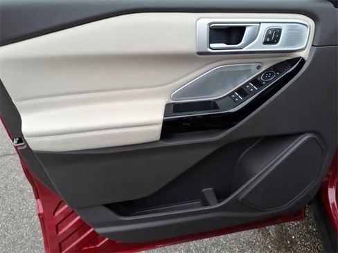 Certified 2023 Ford Explorer Platinum w/ Premium Technology Package image 14