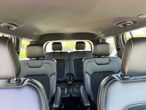 Used 2023 Jeep Grand Cherokee L Laredo image 42