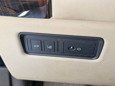 Used 2017 Land Rover Range Rover HSE image 37