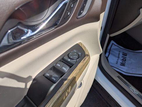 Used 2019 GMC Acadia Denali w/ Technology Package AWD/4WD image 11