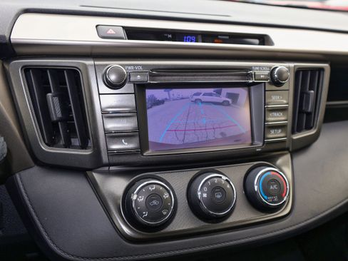 Used 2014 Toyota RAV4 LE image 16