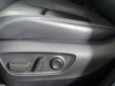 Used 2022 Toyota RAV4 XLE Premium image 19