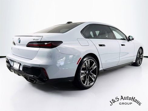Used 2023 BMW 760i xDrive w/ Executive Package AWD/4WD image 7
