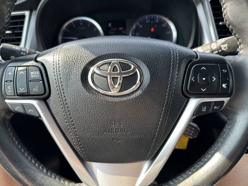 Used 2019 Toyota Highlander Plus AWD/4WD image 16
