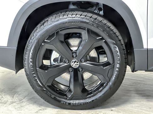 New 2026 Volkswagen Taos SEL image 25