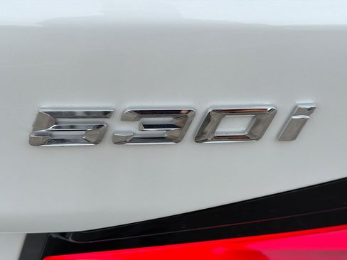 Used 2023 BMW 530i w/ Premium Package image 11