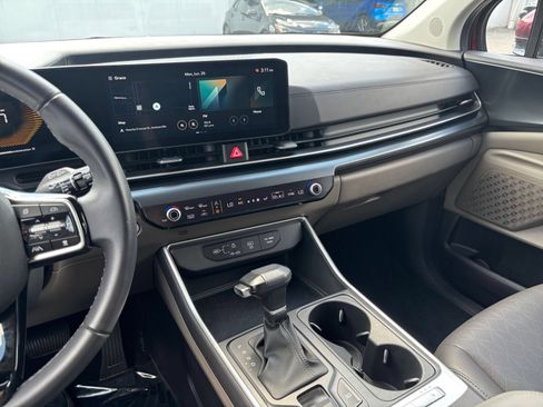 Used 2026 Kia Carnival FWD image 17