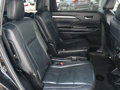 Used 2019 Toyota Highlander XLE FWD image 19