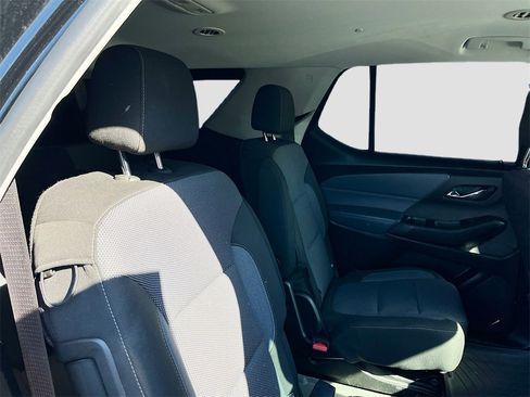 Used 2021 Chevrolet Traverse LT image 27